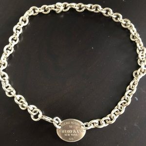 Oval Tiffany & Co tag necklace ❣️